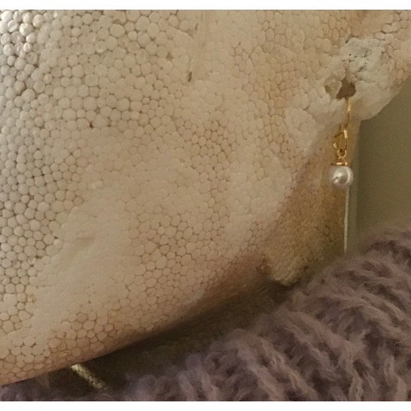 Dangle Pearl Earrings 🌸[2/$30.00]🌸 - Picture 7 of 7